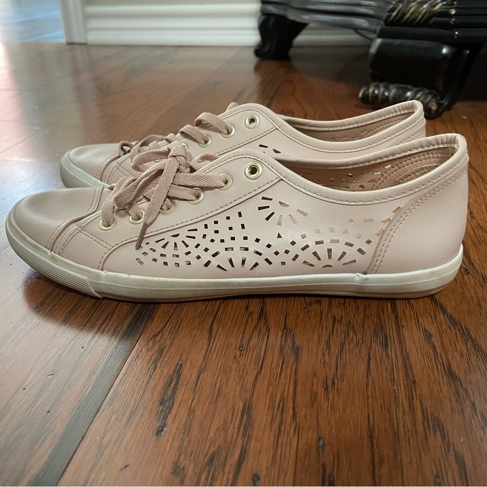 Size 10 Blush Women’s Fashion Sneaker